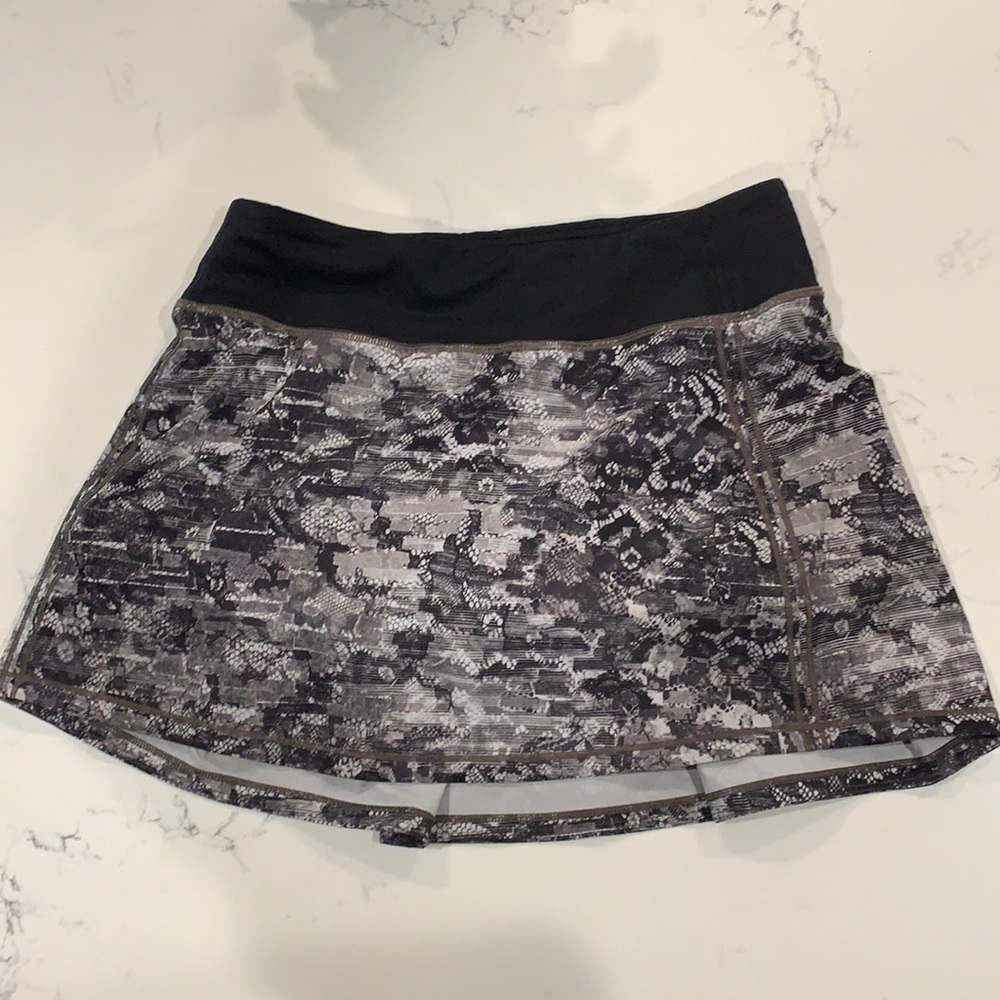 Lululemon Pace Rival Mid-Rise Skirt, Size 4.